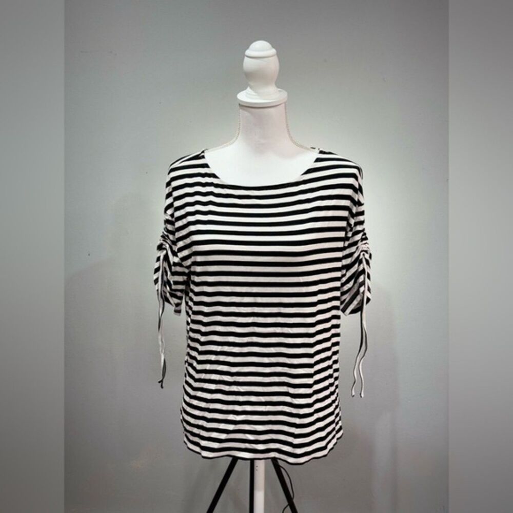 CLEARANCE! B/W Striped Ann Taylor Factory S/S Top Size M EUC